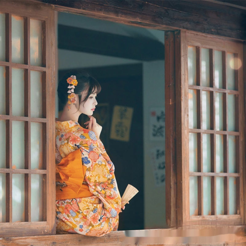 Japanischer Kimono für Damen, formelle Kleidung, verbesserter japanischer Bademantel, gelb, süßes Göttermädchen