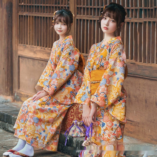 Japanischer Kimono für Damen, formelle Kleidung, verbesserter japanischer Bademantel, gelb, süßes Göttermädchen