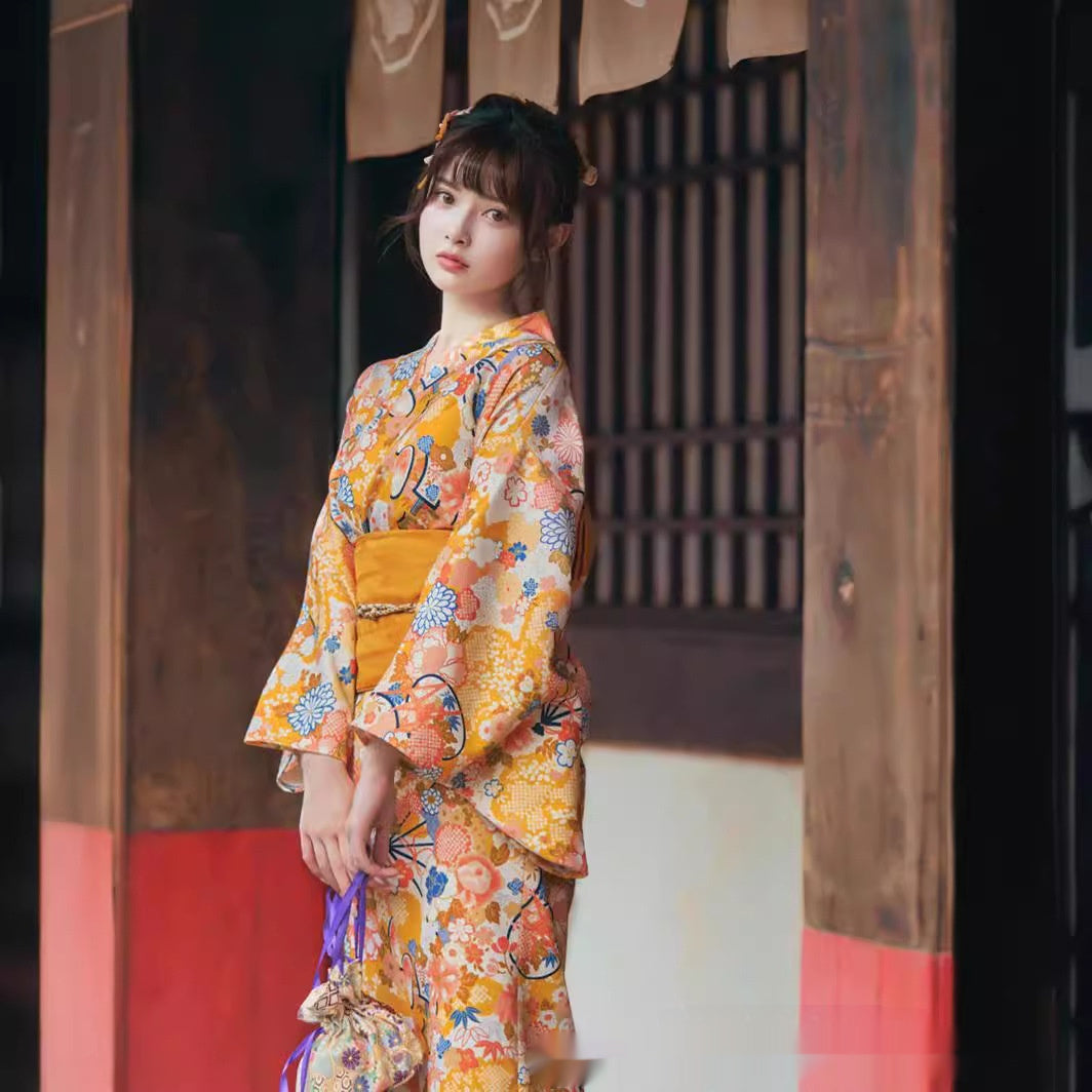 Japanischer Kimono für Damen, formelle Kleidung, verbesserter japanischer Bademantel, gelb, süßes Göttermädchen