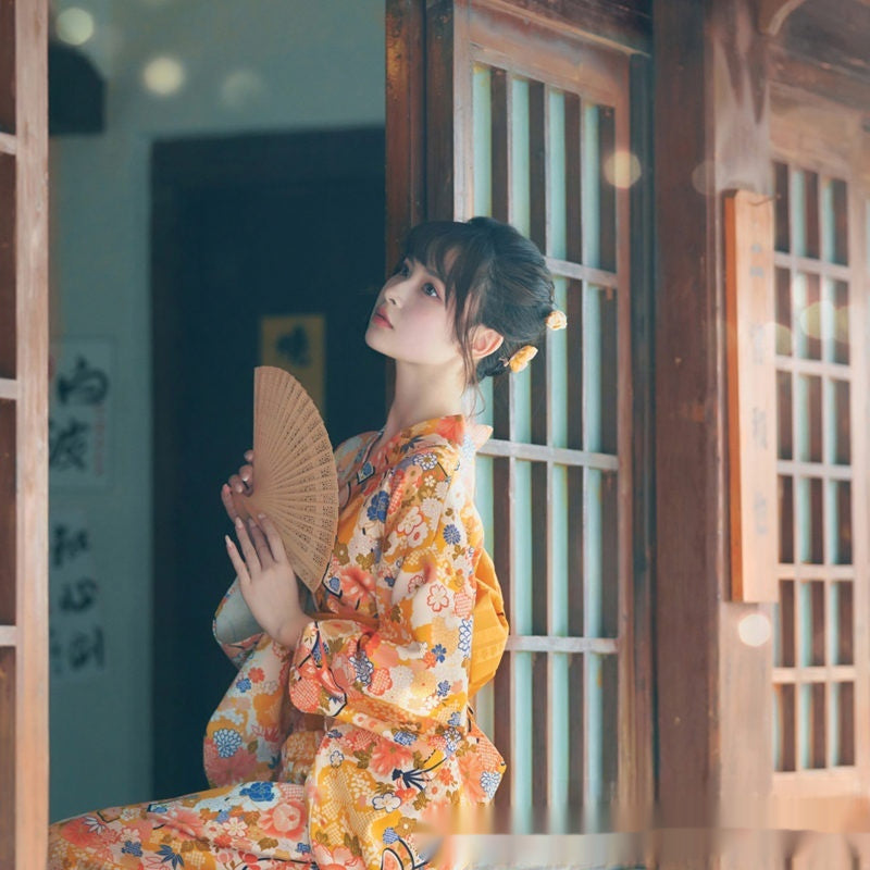 Japanischer Kimono für Damen, formelle Kleidung, verbesserter japanischer Bademantel, gelb, süßes Göttermädchen